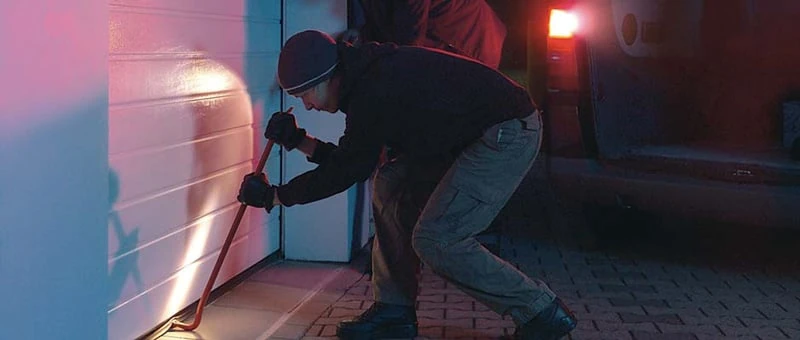 Kradzież samochodu z zamkniętego garażu 